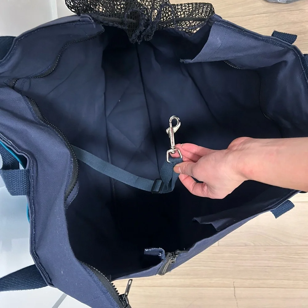Dog tote bag for medium size dogs! (< 35 lbs)